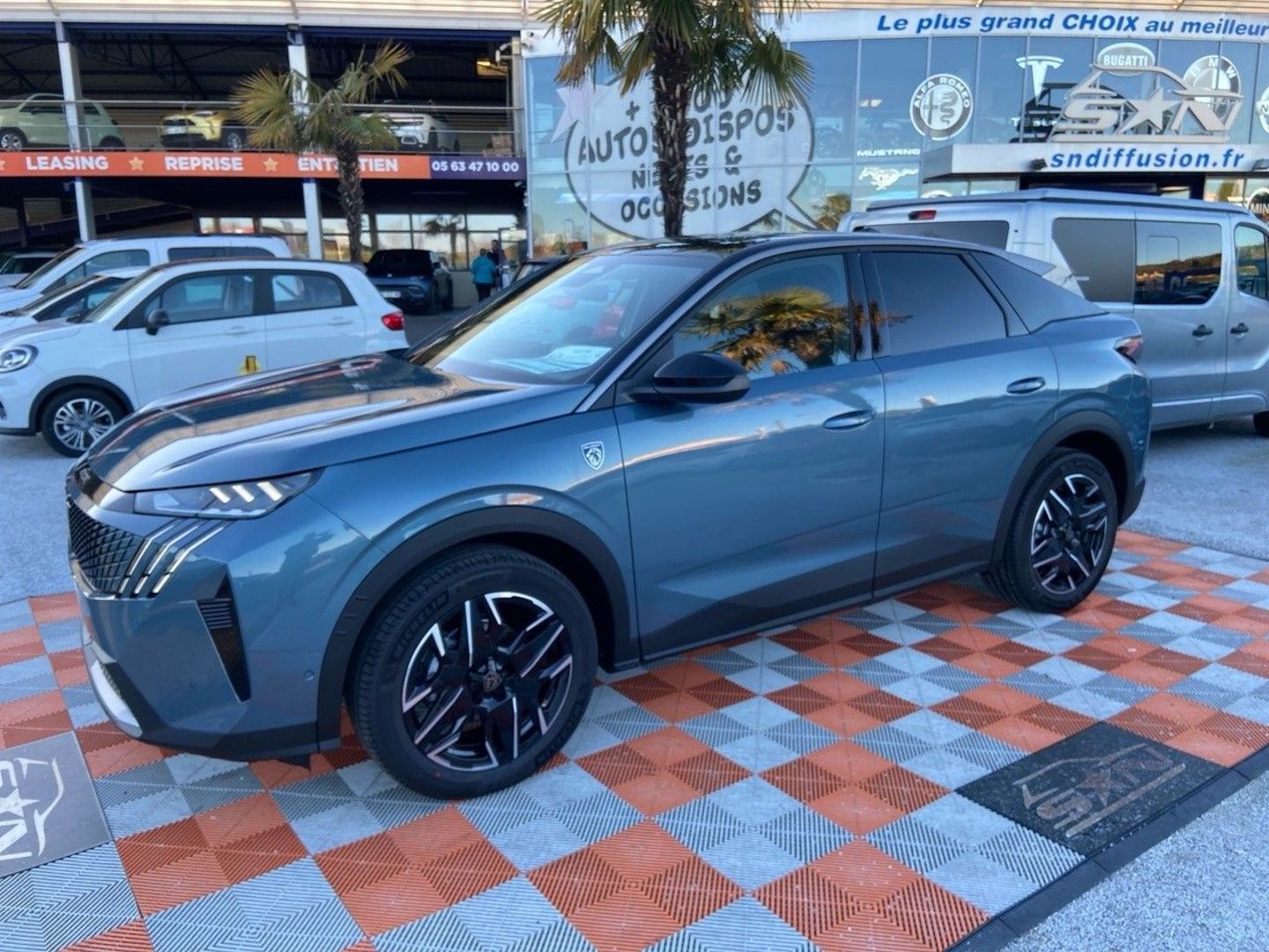 PEUGEOT 3008 - NEW Hybrid 136 e-DCS6 GT Pack Toit Ouvrant Hifi Focal Drive Assist Sellerie Alcantara