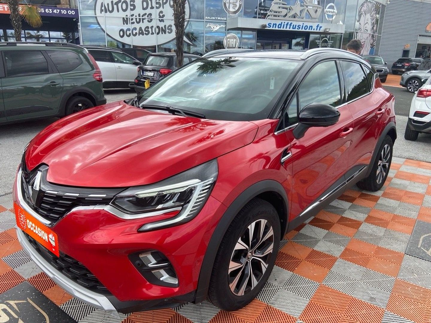 RENAULT CAPTUR - TCe 90 BV6 TECHNO GPS 9.3" Caméra 360° Barres de Toit