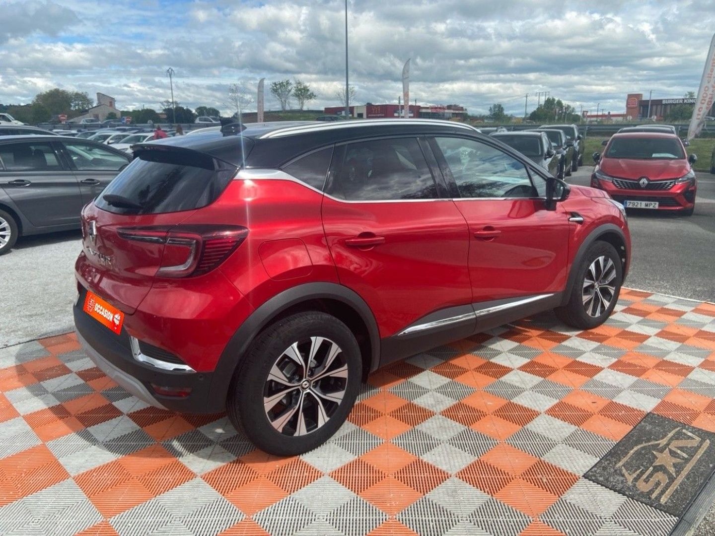 RENAULT CAPTUR - TCe 90 BV6 TECHNO GPS 9.3" Caméra 360° Barres de Toit