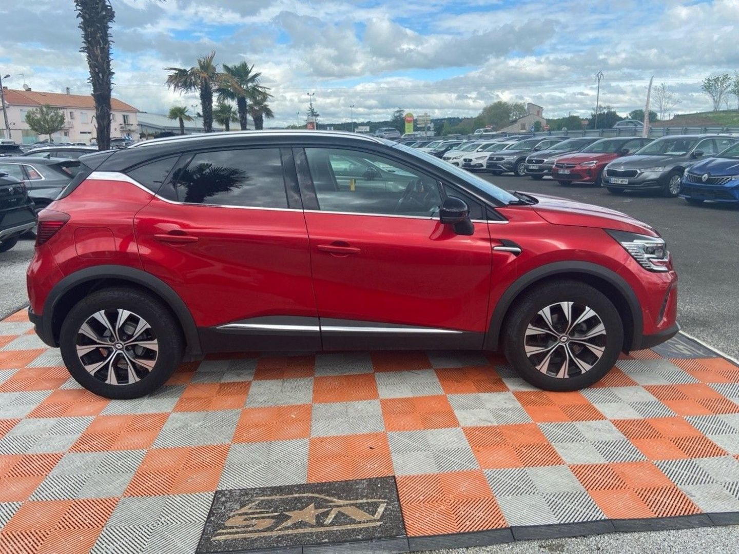RENAULT CAPTUR - TCe 90 BV6 TECHNO GPS 9.3" Caméra 360° Barres de Toit