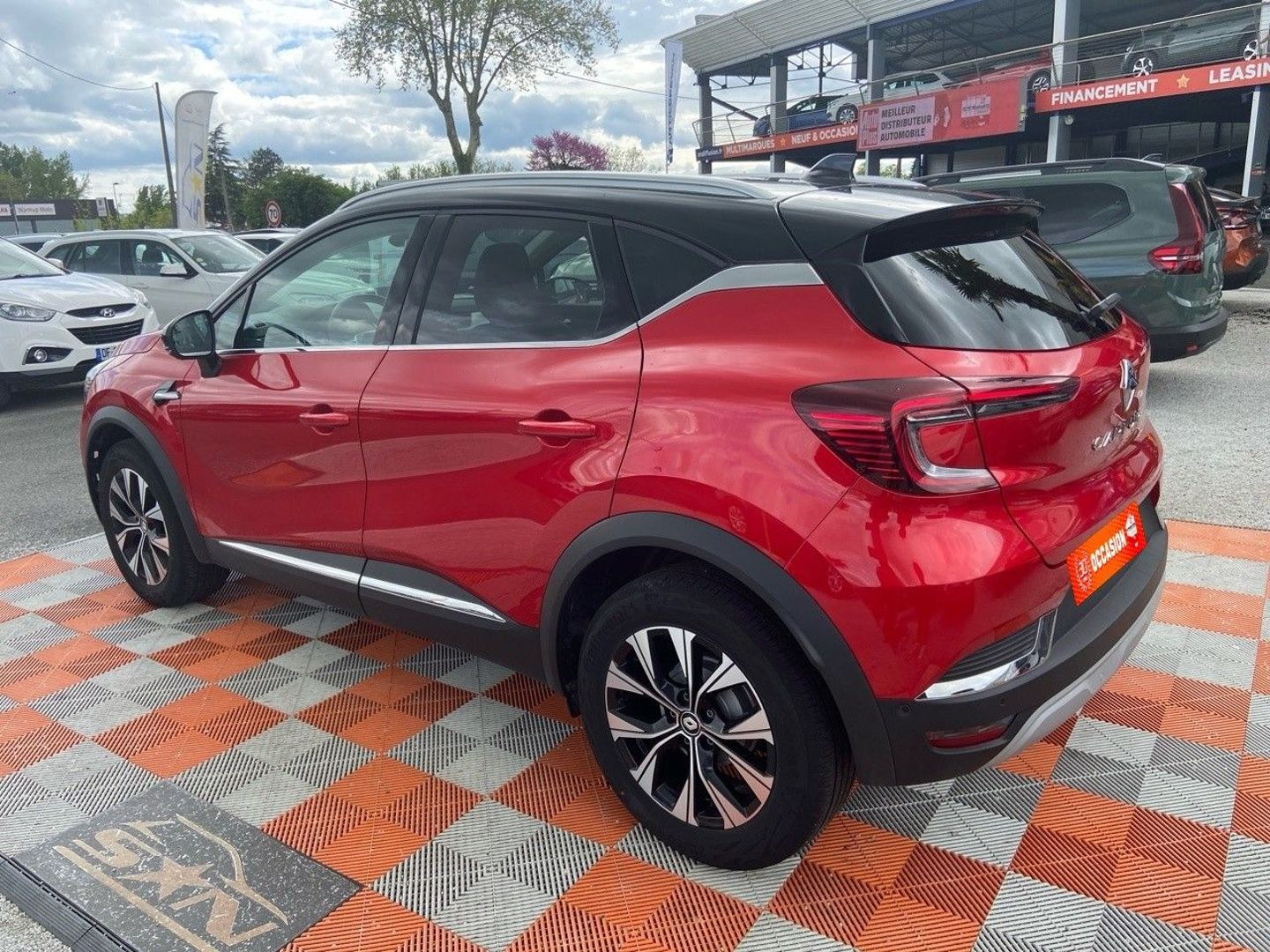 RENAULT CAPTUR - TCe 90 BV6 TECHNO GPS 9.3" Caméra 360° Barres de Toit