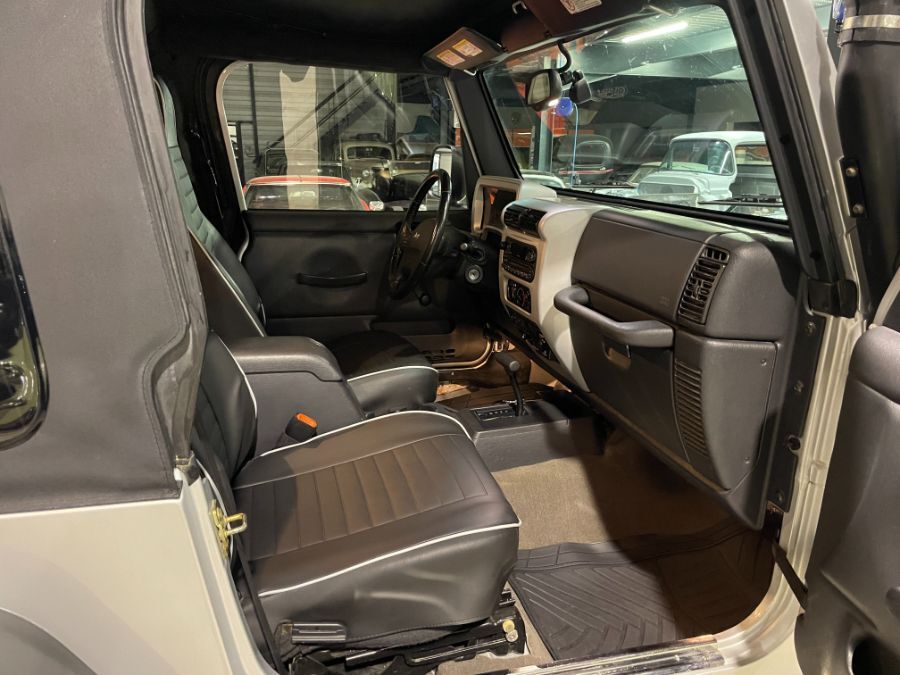 JEEP WRANGLER - 4.0 BVA BACHE