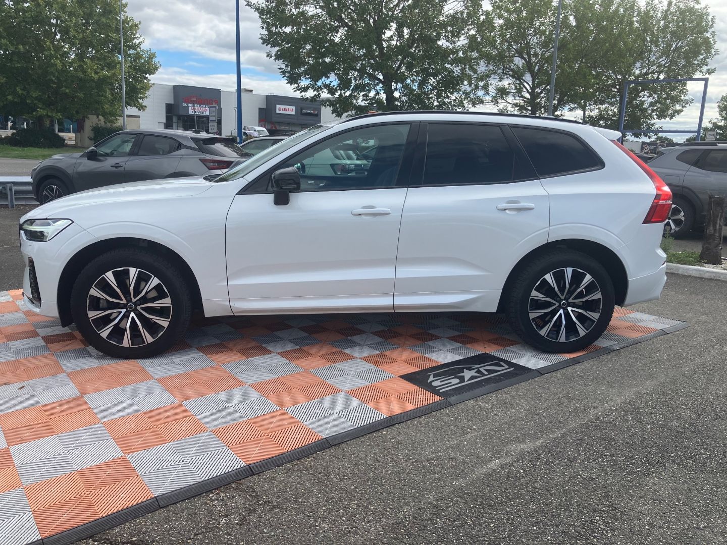VOLVO XC 60 - 2.0 B4 197 GEARTRONIC 8 PLUS STYLE DARK GPS CUIR Toit