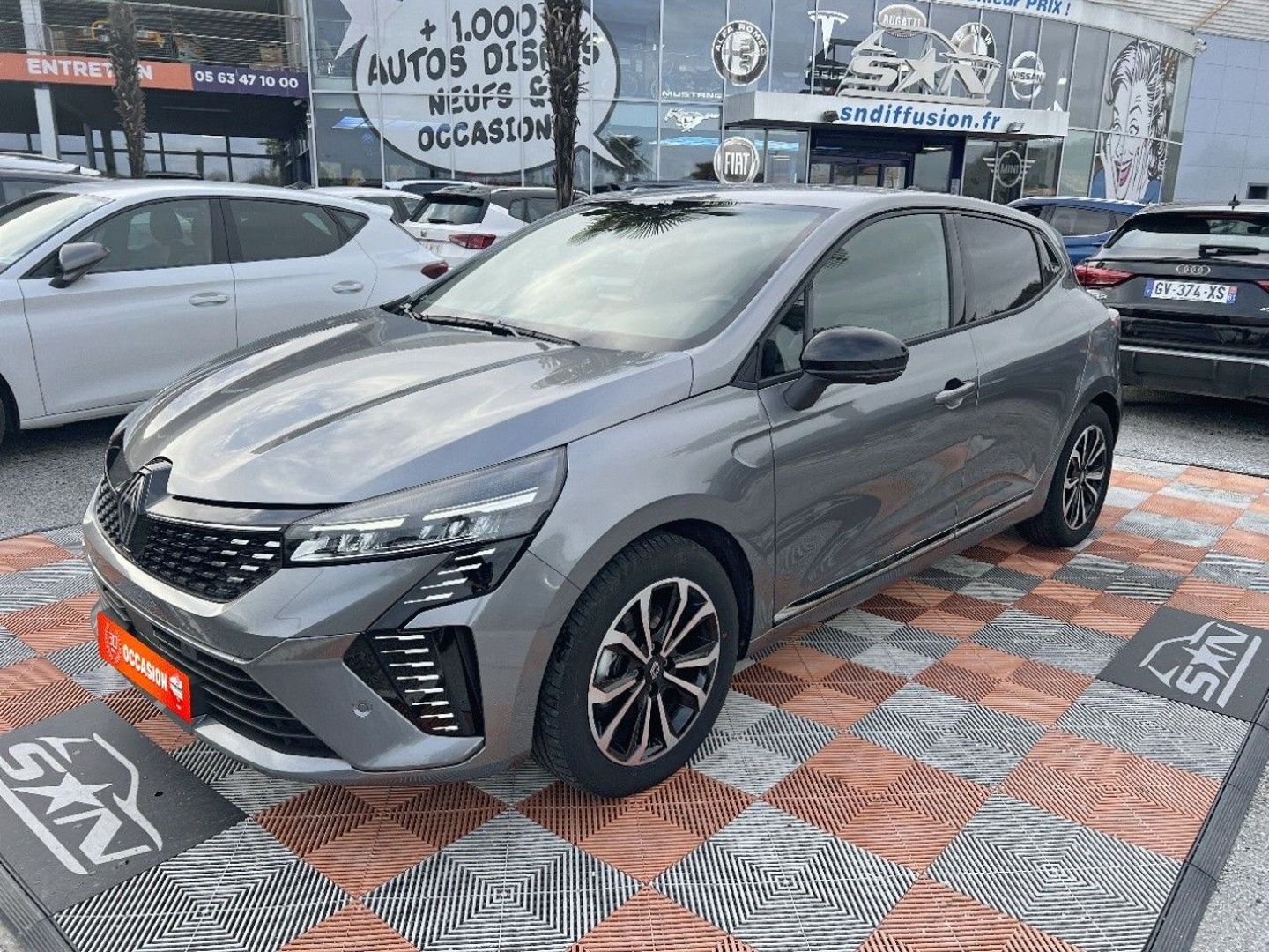 RENAULT CLIO - V E-TECH 145 TECHNO GPS 9.3" CAMÉRA 360° HIFI BOSE (2025)