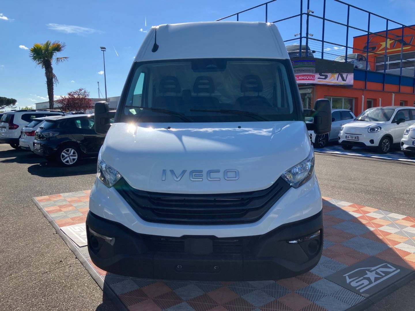 IVECO DAILY 35S FOURGON - 35S16 2.3 12M3 156 HI-MATIC BVA CLIM CAMÉRA REGUL 36650HT (2026)