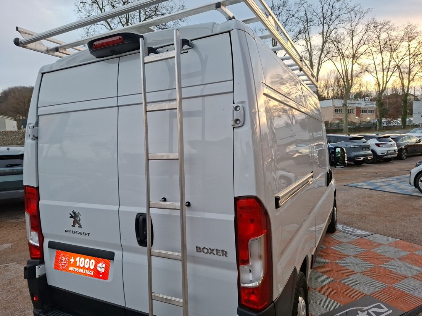 PEUGEOT BOXER - 335 L2H2 BlueHDi 140 BV6 ASPHALT GPS Caméra Galerie Bois 20600HT