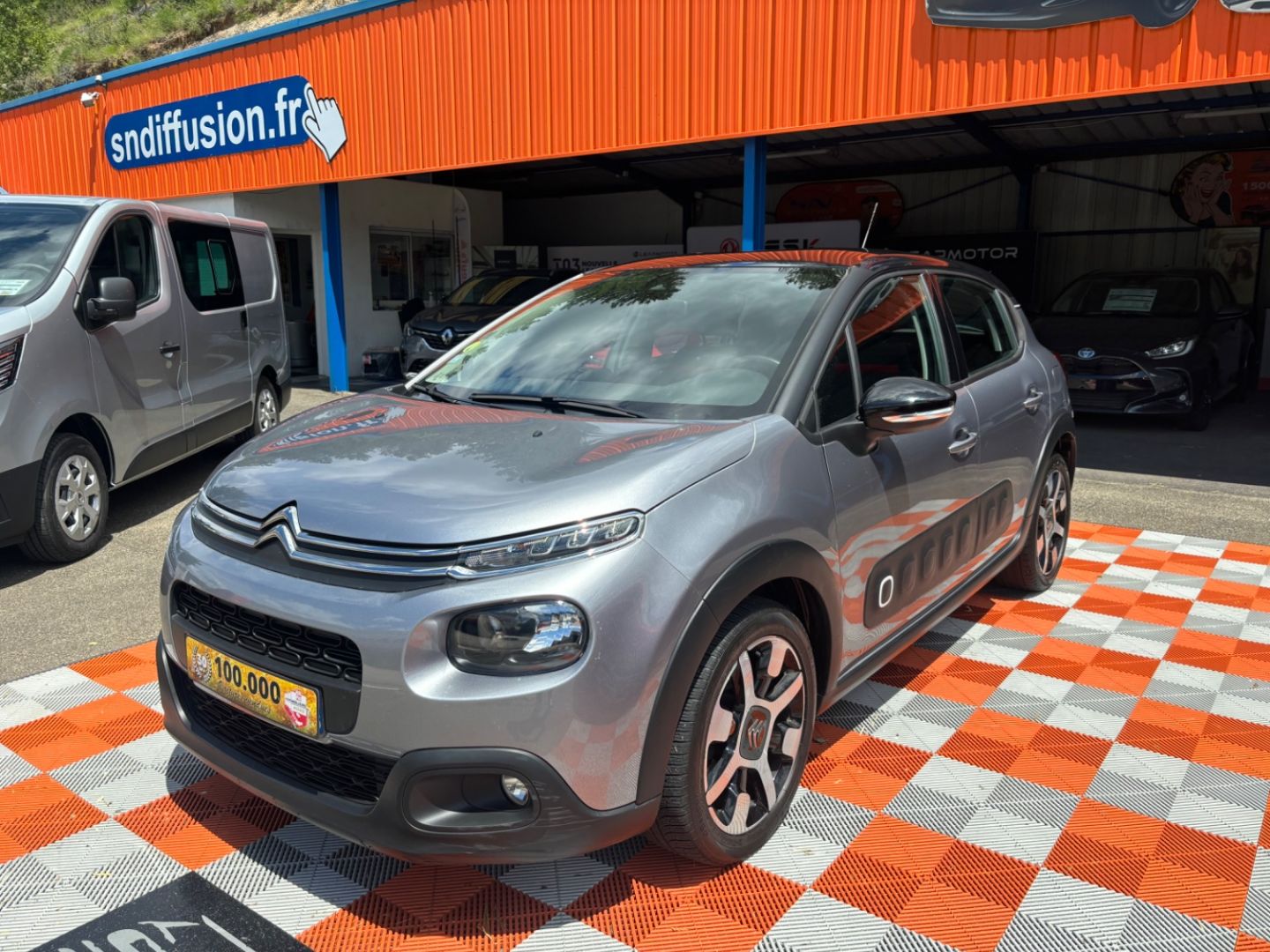 CITROEN C3 - BLUEHDI 100 SHINE GPS JA 17 CROSS URBAN RED (2019)