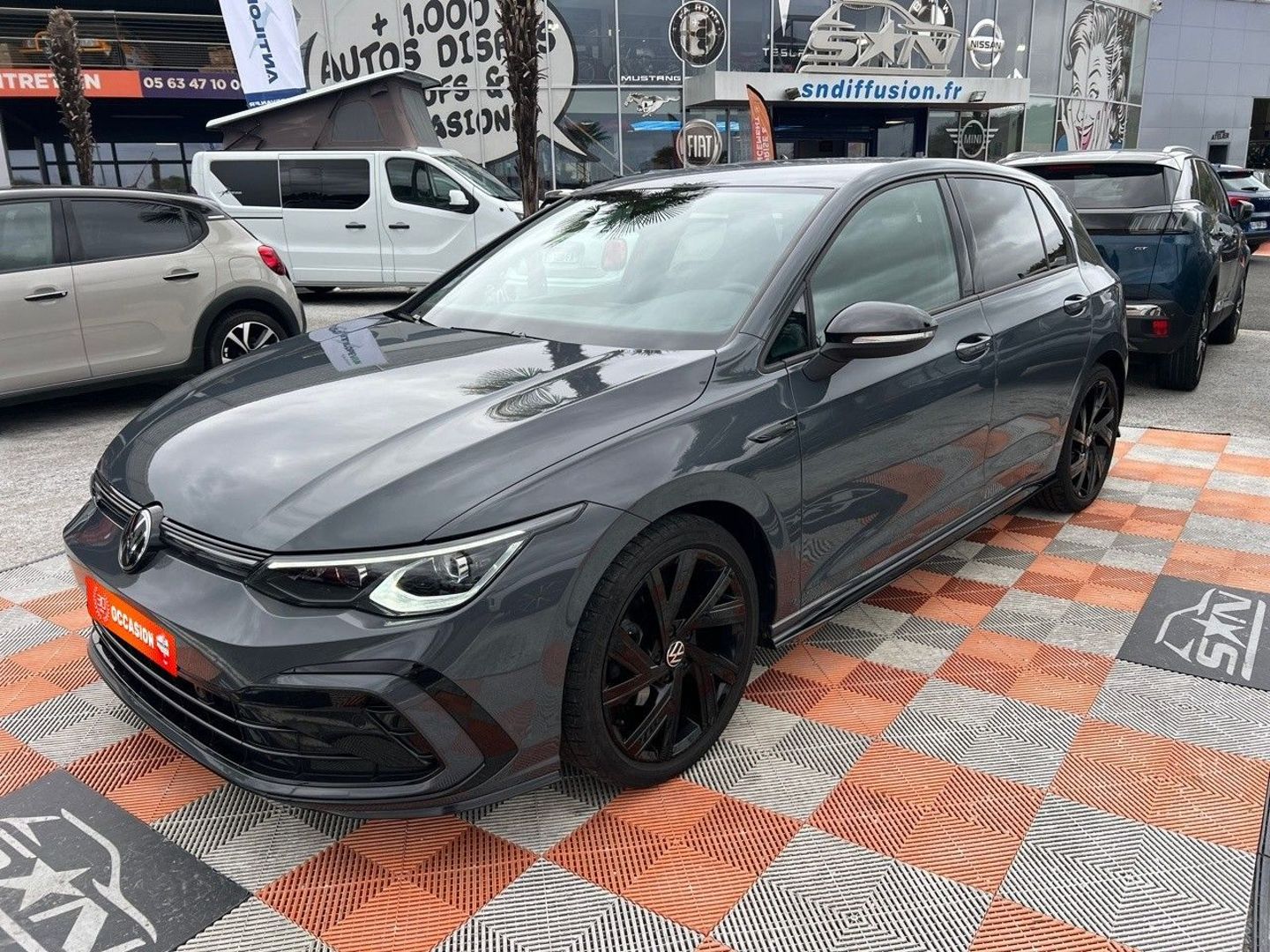 VOLKSWAGEN GOLF - VIII 1.5 E-TSI 150 DSG7 R-LINE GPS JA 18" BLACK HIFI HARMAN ATTELAGE SC (2024)