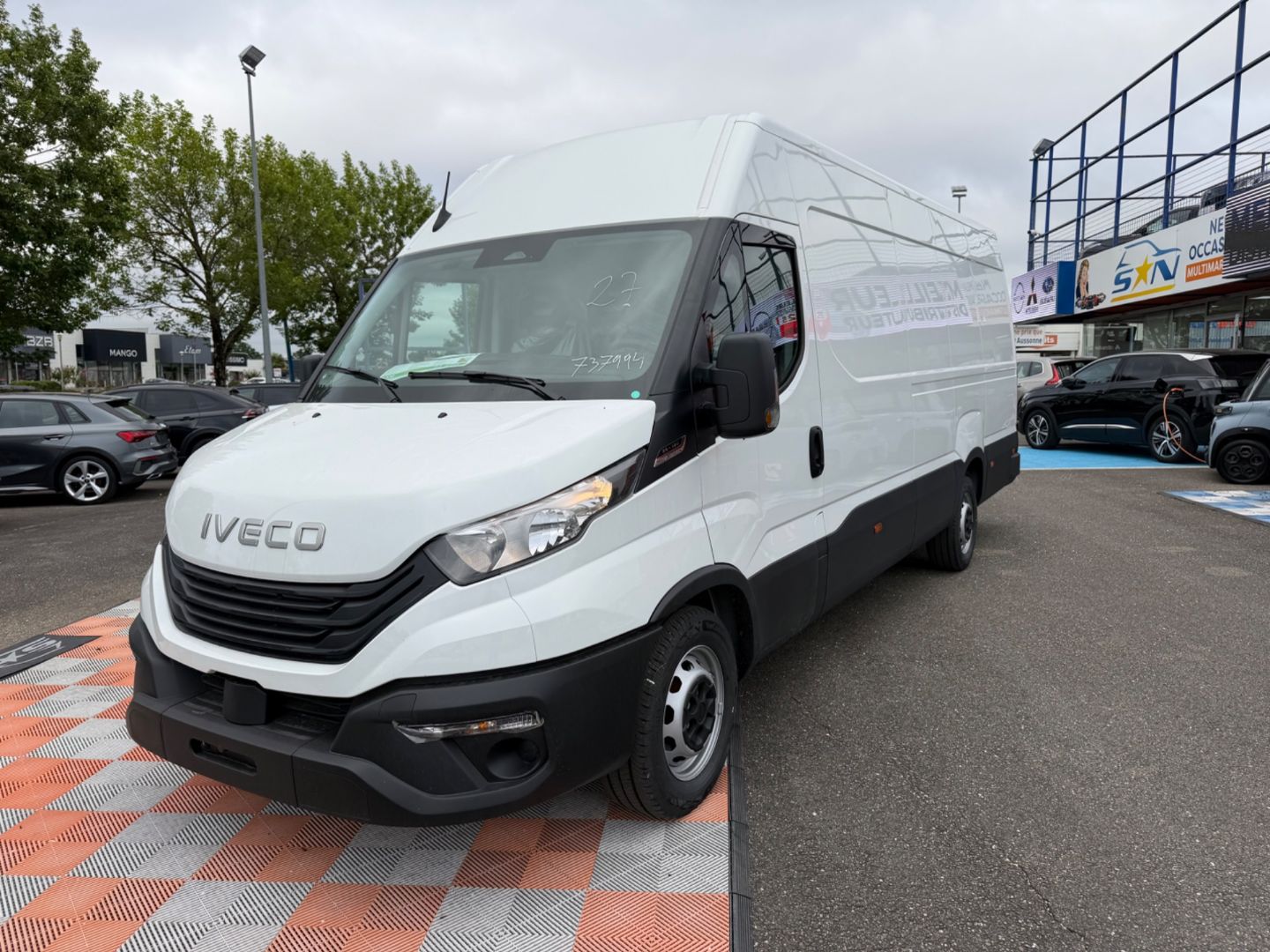 IVECO DAILY 35S FOURGON - 35S18 3.0 16M3 H2 180 HI MATIC BVA CLIM CAMÉRA REGUL 37075HT (2026)