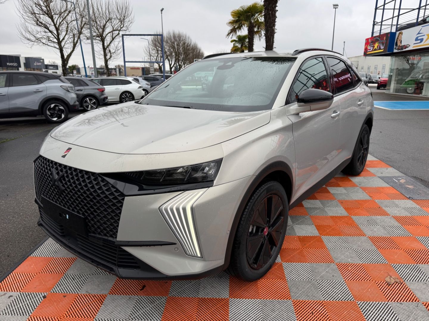 DS DS7 - BLUEHDI 130 EAT8 PERFORMANCE LINE + HAYON SIÈGES ELECTRIQUES (2024)