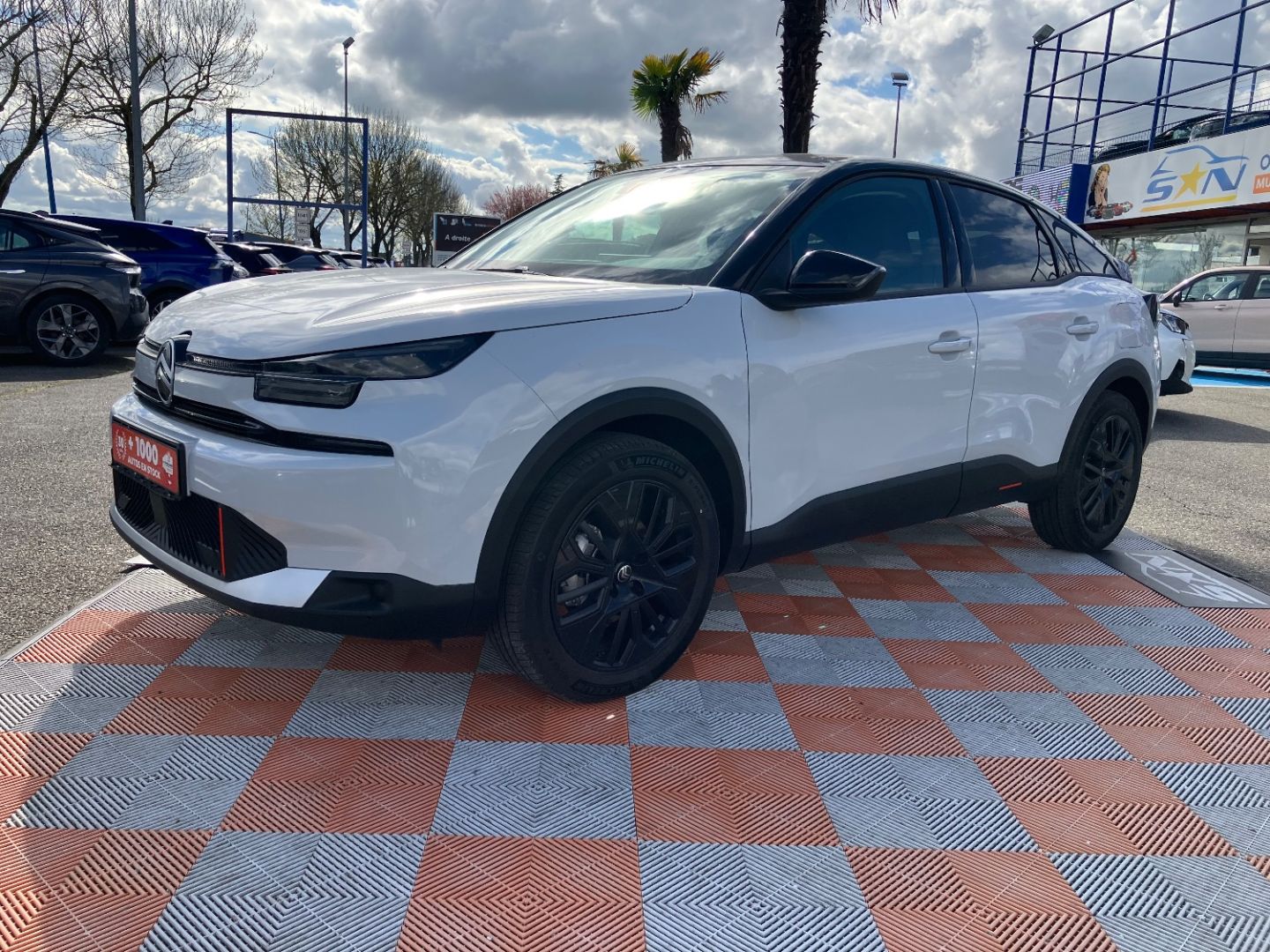 CITROEN C4 - HYBRID E-DSC6 145 COLLECTION GPS CAMÉRA TOIT NOIR JA 18" NOIRES (2025)