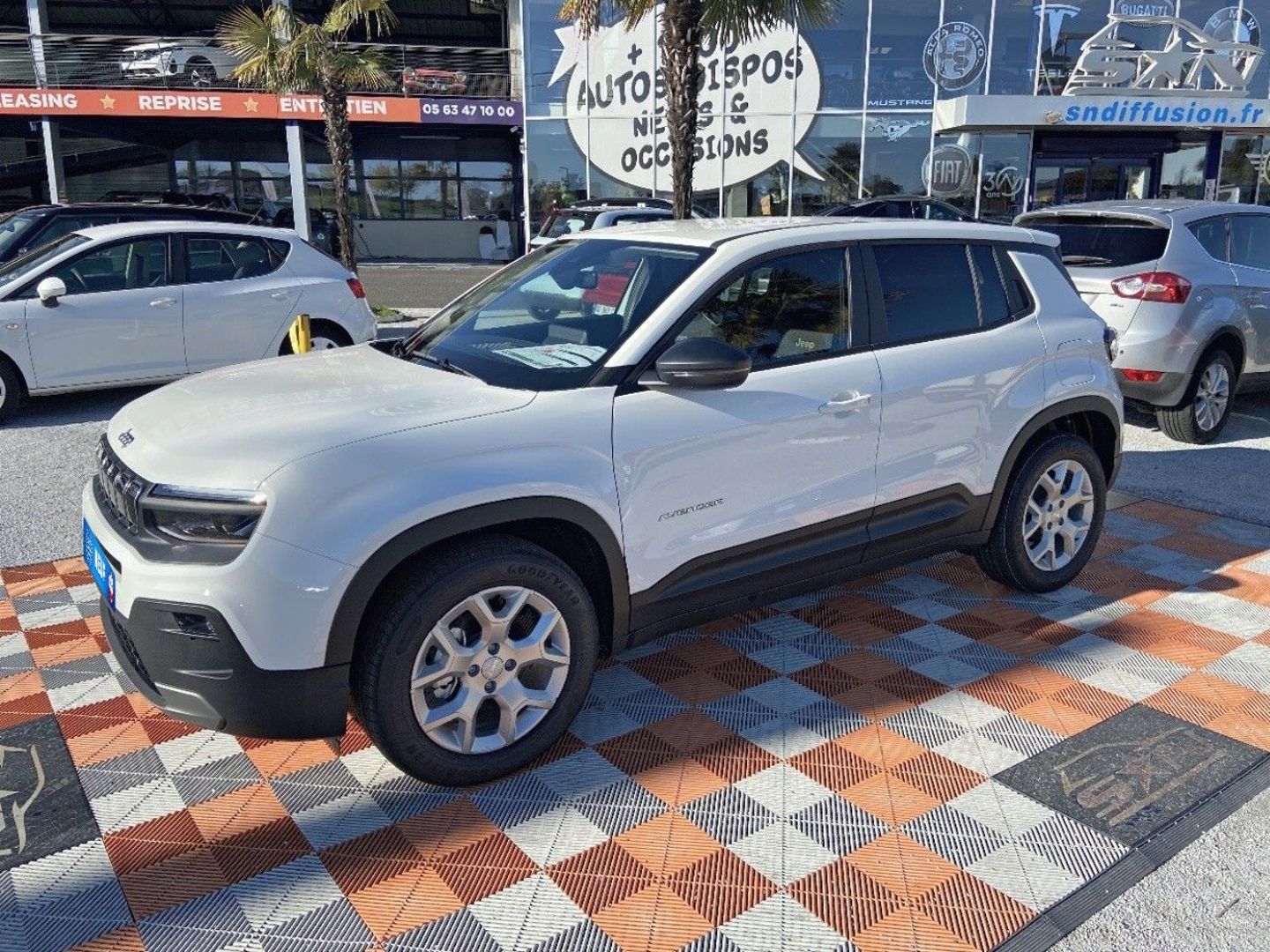 JEEP AVENGER - 1.2 TURBO T3 100 BV6 LONGITUDE PACK STYLE TECH CAMÉRA JA 17" (2024)