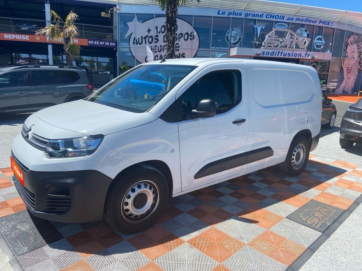 CITROEN BERLINGO FOURGON - XL BlueHDi 100 BV6 950 kg GPS Caméra Grip Pte Lat. Kit Bois 3 PL