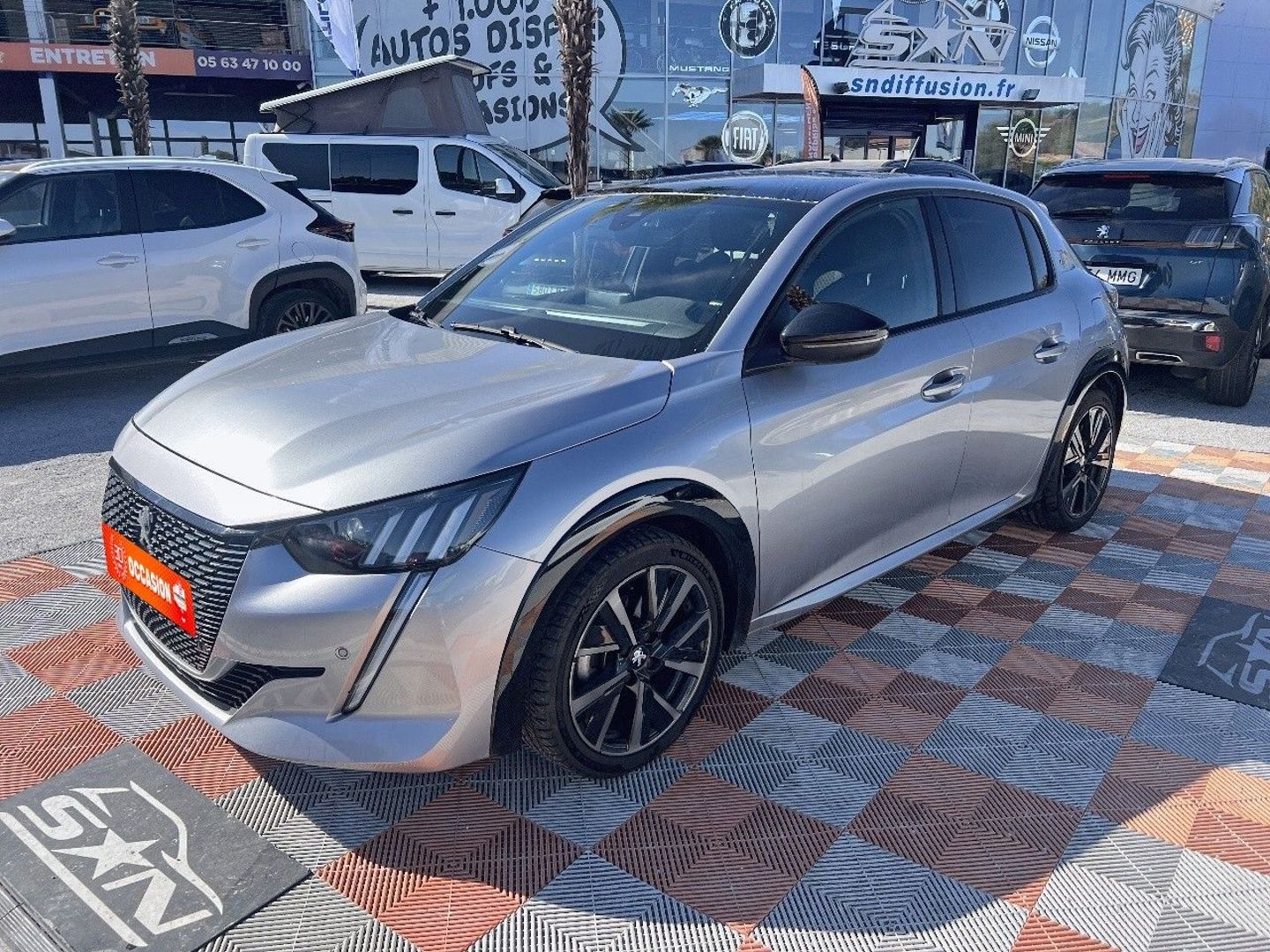 PEUGEOT 208 - BLUEHDI 100 BV6 GT GPS CAMÉRA TOIT PANORAMIQUE (2022)