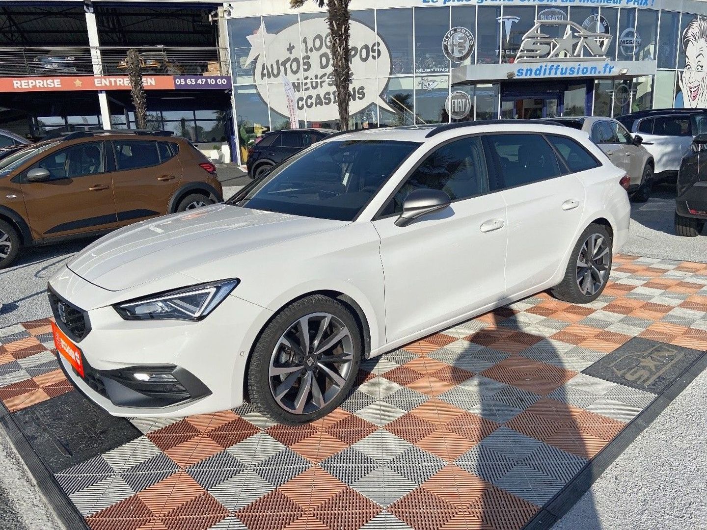 SEAT LEON ST - 1.5 E-TSI 150 DSG7 SPORTSTOURER FR TOIT GPS CAMÉRA KEYLESS SIÈGES ALCANTARA ELEC. (2021)
