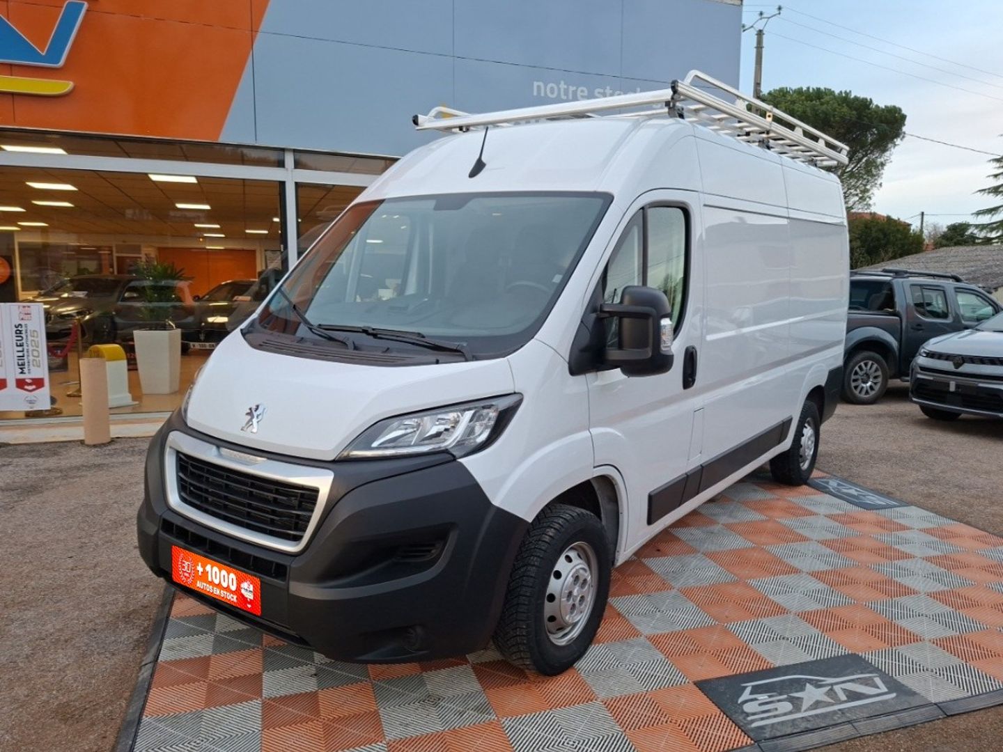 PEUGEOT BOXER - 335 L2H2 BlueHDi 140 BV6 ASPHALT GPS Caméra Galerie Bois 20600HT