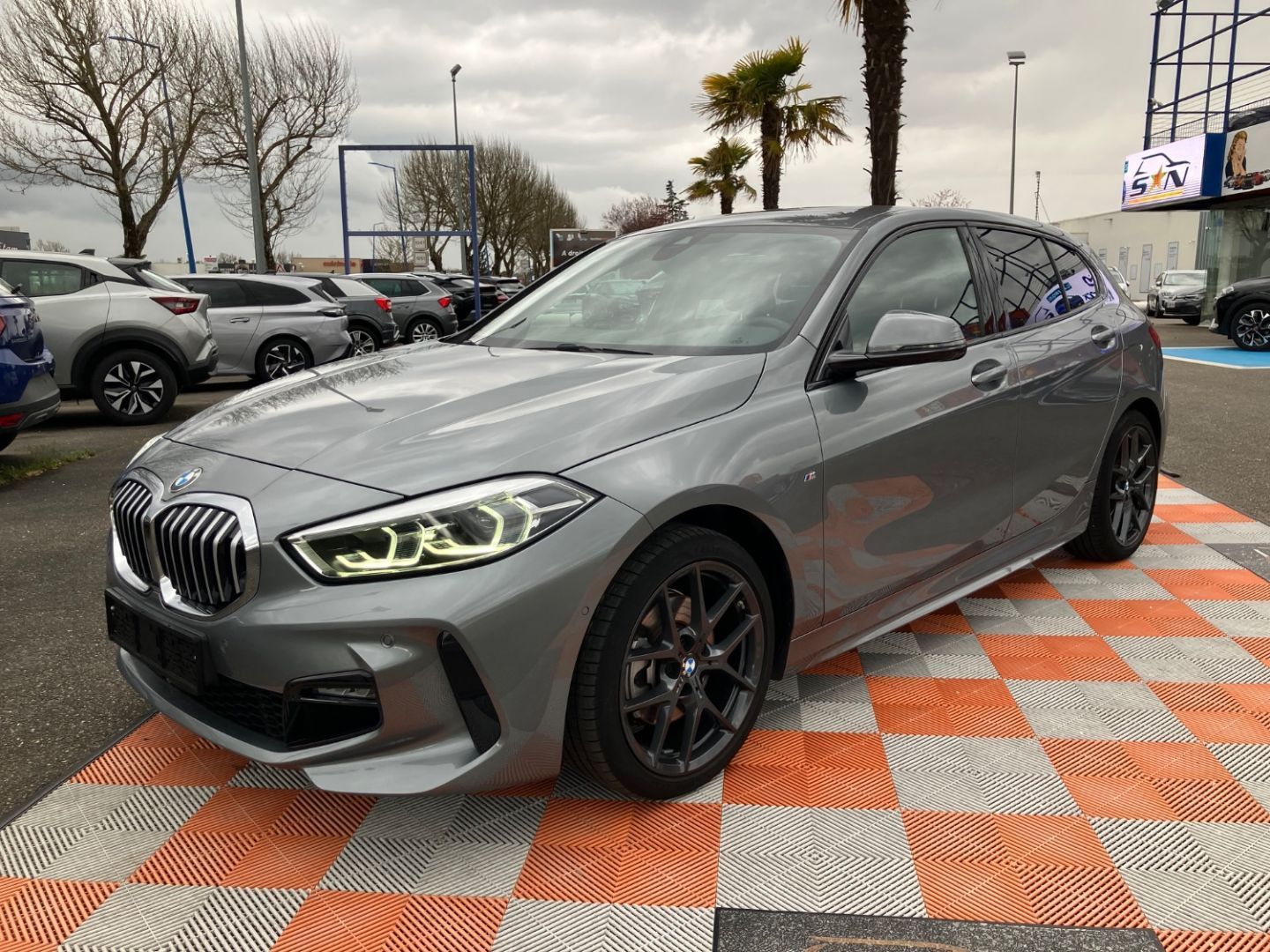 BMW SERIE 1 - 118iA 136 DKG7 M SPORT GPS Pro Caméra JA 18" Keyless