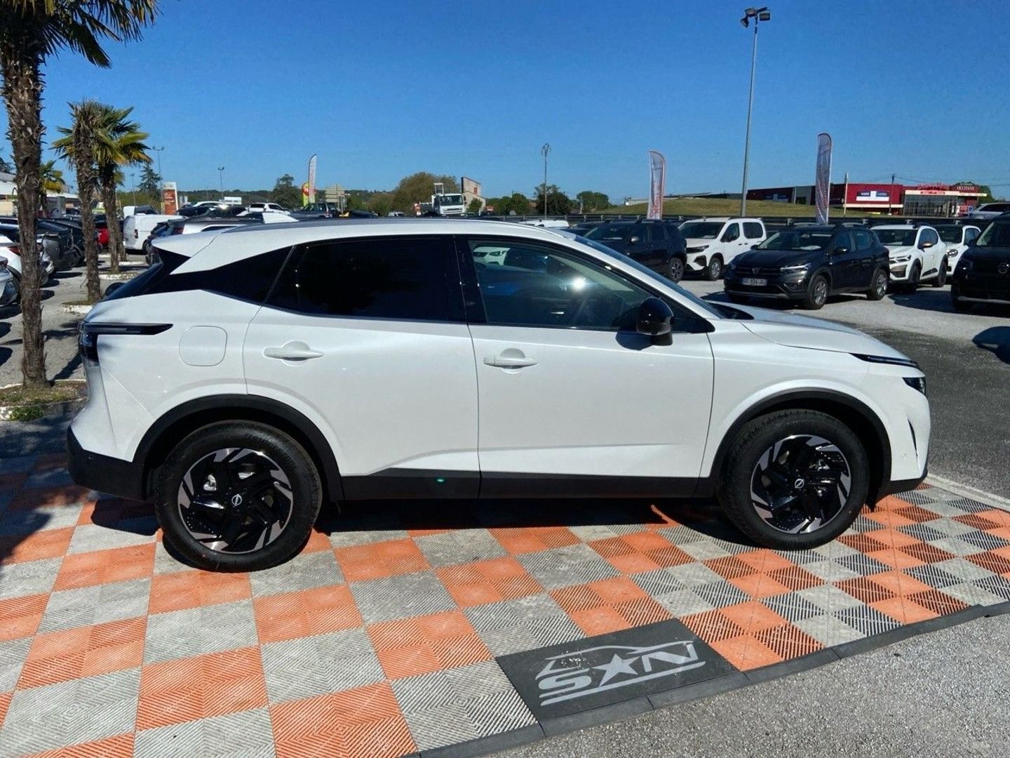 NISSAN QASHQAI - NEW E -POWER 205 N-CONNECTA Hayon Barres LEDS