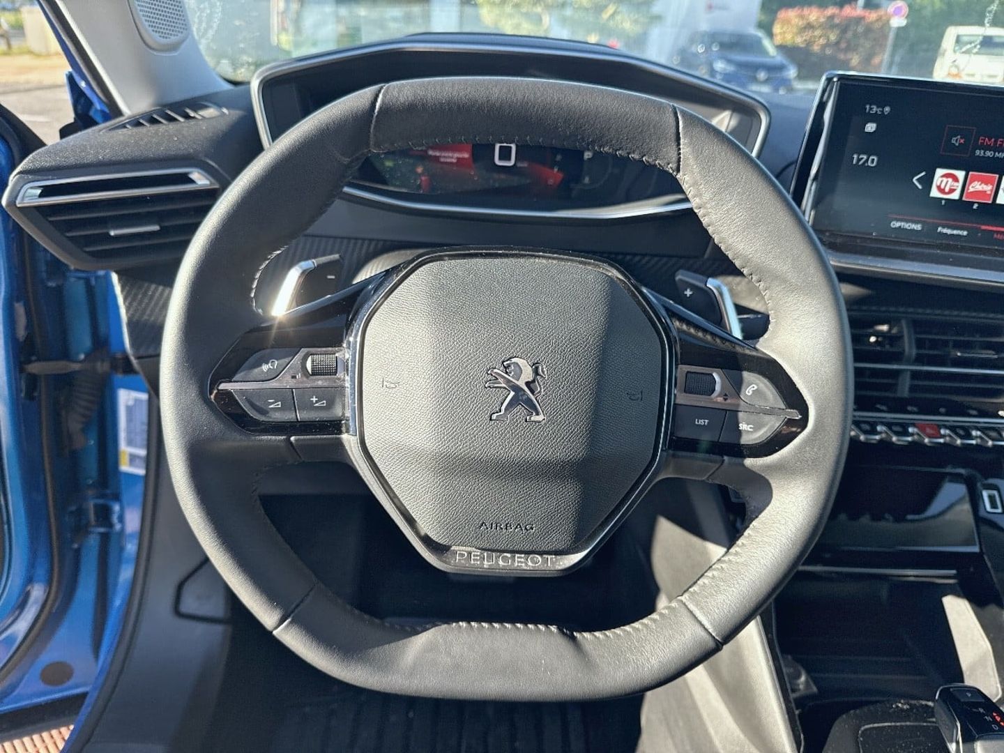 PEUGEOT 2008 - PureTech 130 EAT8 ALLURE PACK GPS 10" Drive Assist