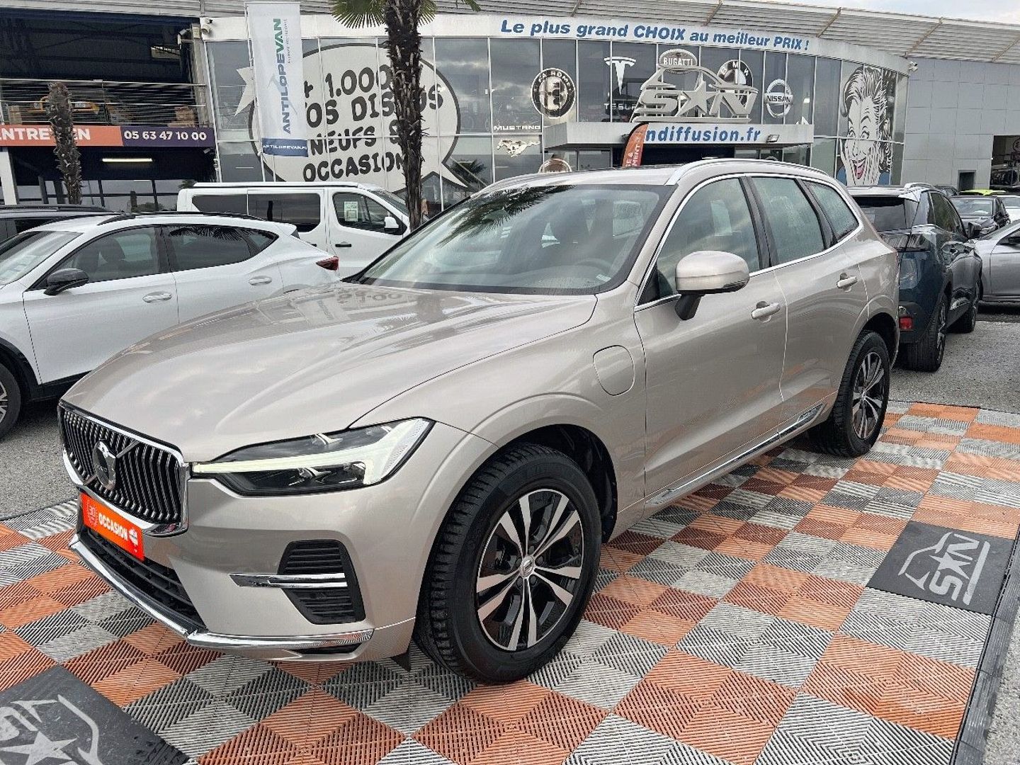 VOLVO XC 60 - T6 AWD PHEV 350 BVA8 CORE BRIGHT TOIT PANO CAMÉRA HAYON JA 18" (2024)
