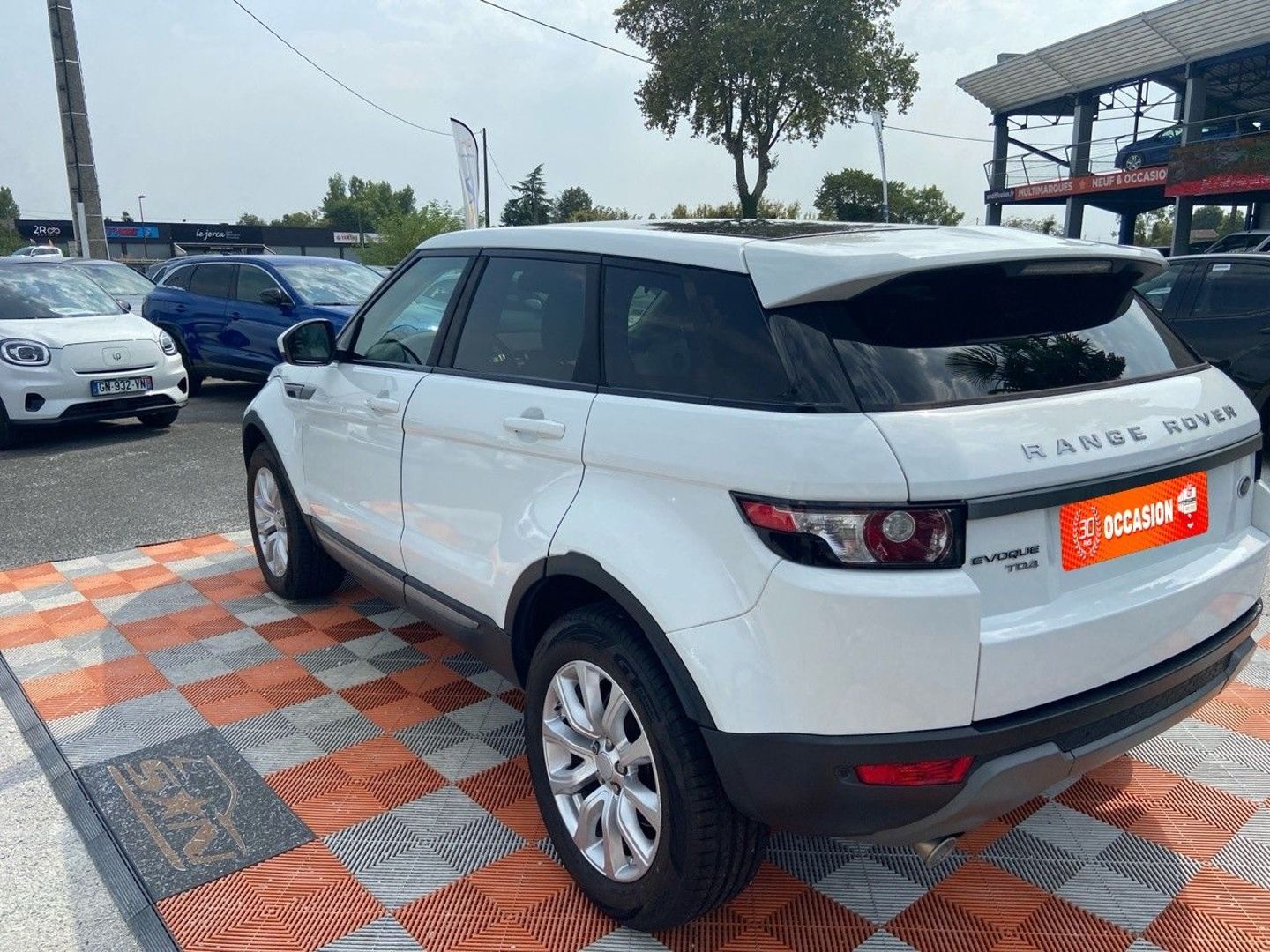 LAND ROVER RANGE ROVER EVOQUE - 2.2 TD4 150 BVA9 PACK TECH 4WD CUIR GPS TOIT XENON