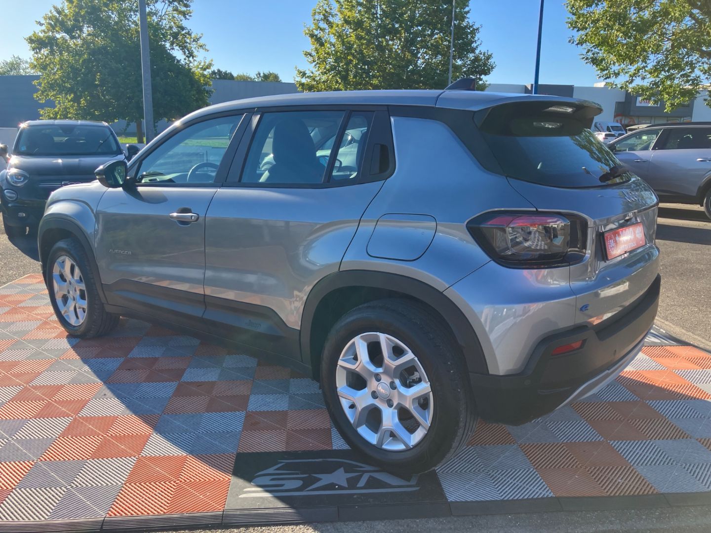 JEEP AVENGER - 156 ALTITUDE Batterie 54kw Caméra JA 17" Pompe à Chaleur