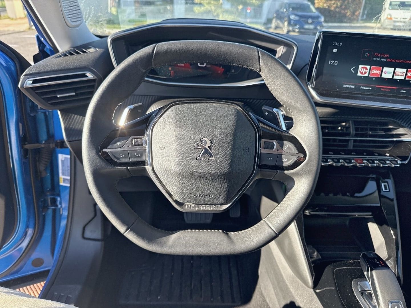 PEUGEOT 2008 - PureTech 130 EAT8 ALLURE PACK GPS 10" Drive Assist