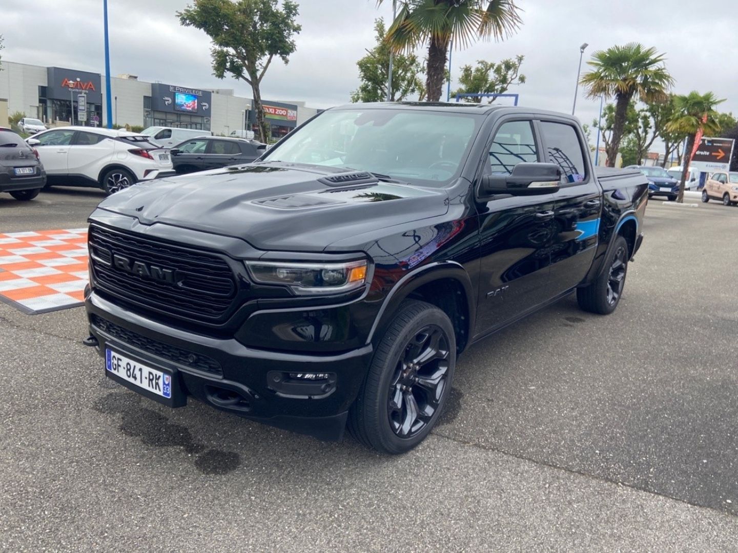 DODGE RAM 1500 - 5.7 V8 390 LIMITED NIGHT EDITION FULL OPTIONS