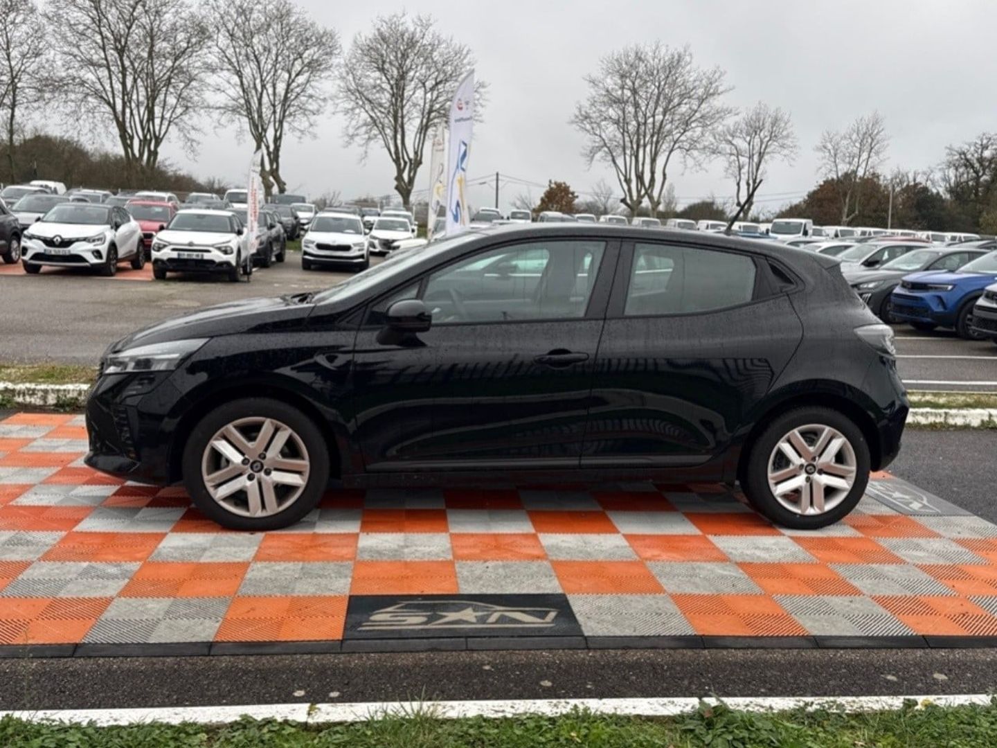RENAULT CLIO - V DCi 100 BV6 EVOLUTION Ecran Radar