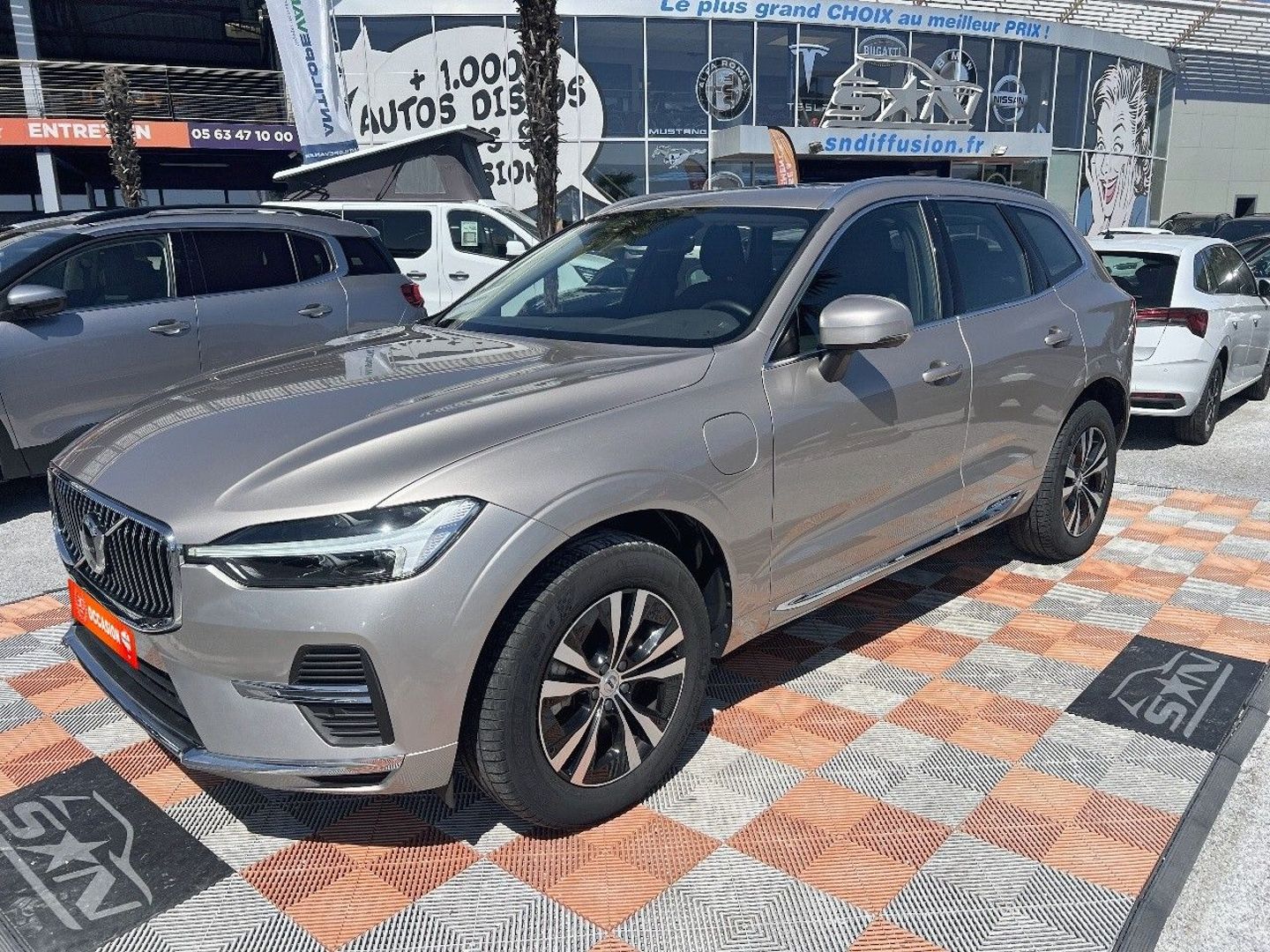 VOLVO XC 60 - T6 AWD PHEV 350 BVA8 CORE BRIGHT Toit Pano Caméra Hayon JA 18"