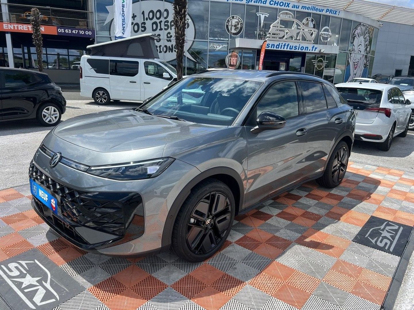 VOLKSWAGEN T-ROC - NEW 1.5 ETSI HYBRID 150 DSG7 R-LINE PACK BLACK JA 19" PACK EASY OPEN IQ LIGHTS (2026)