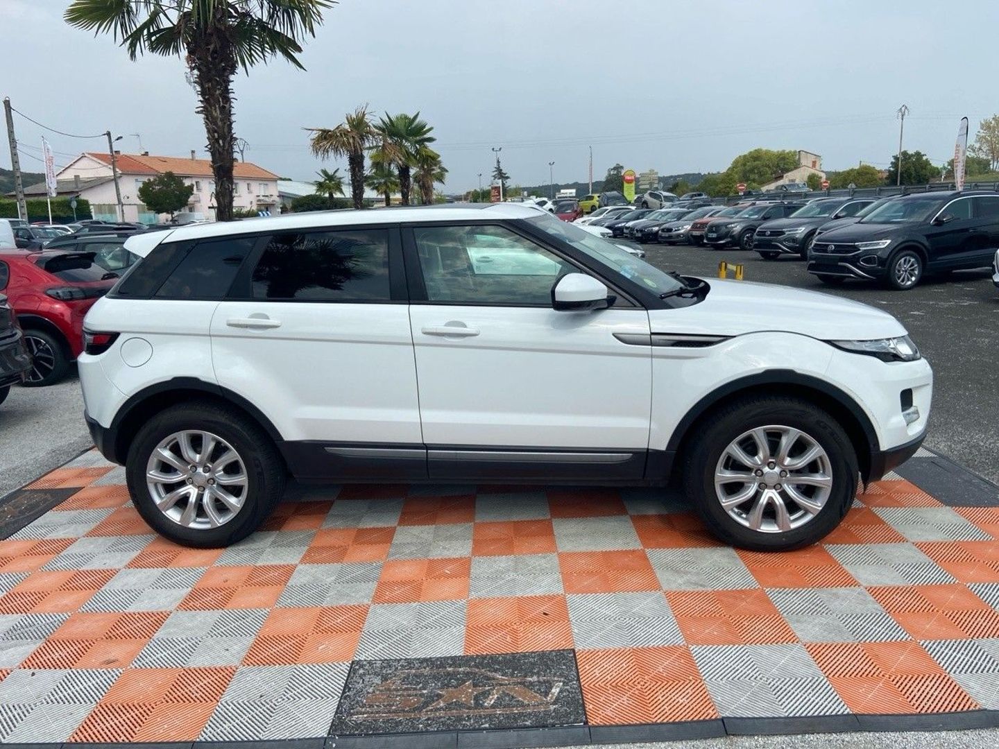 LAND ROVER RANGE ROVER EVOQUE - 2.2 TD4 150 BVA9 PACK TECH 4WD CUIR GPS TOIT XENON