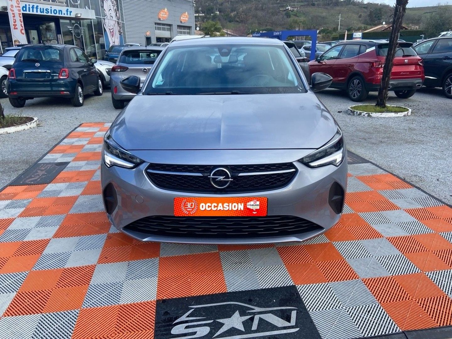 OPEL CORSA - 1.2 75 BUSINESS GPS Radar JA 16" Accoudoir
