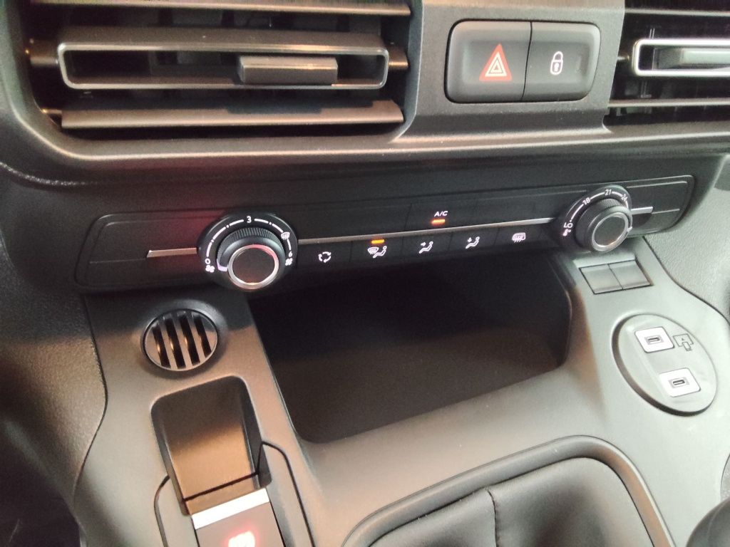 PEUGEOT PARTNER FOURGON - M BlueHDi 100 BV6 Ecran 10" Caméra 3 Places 18900HT
