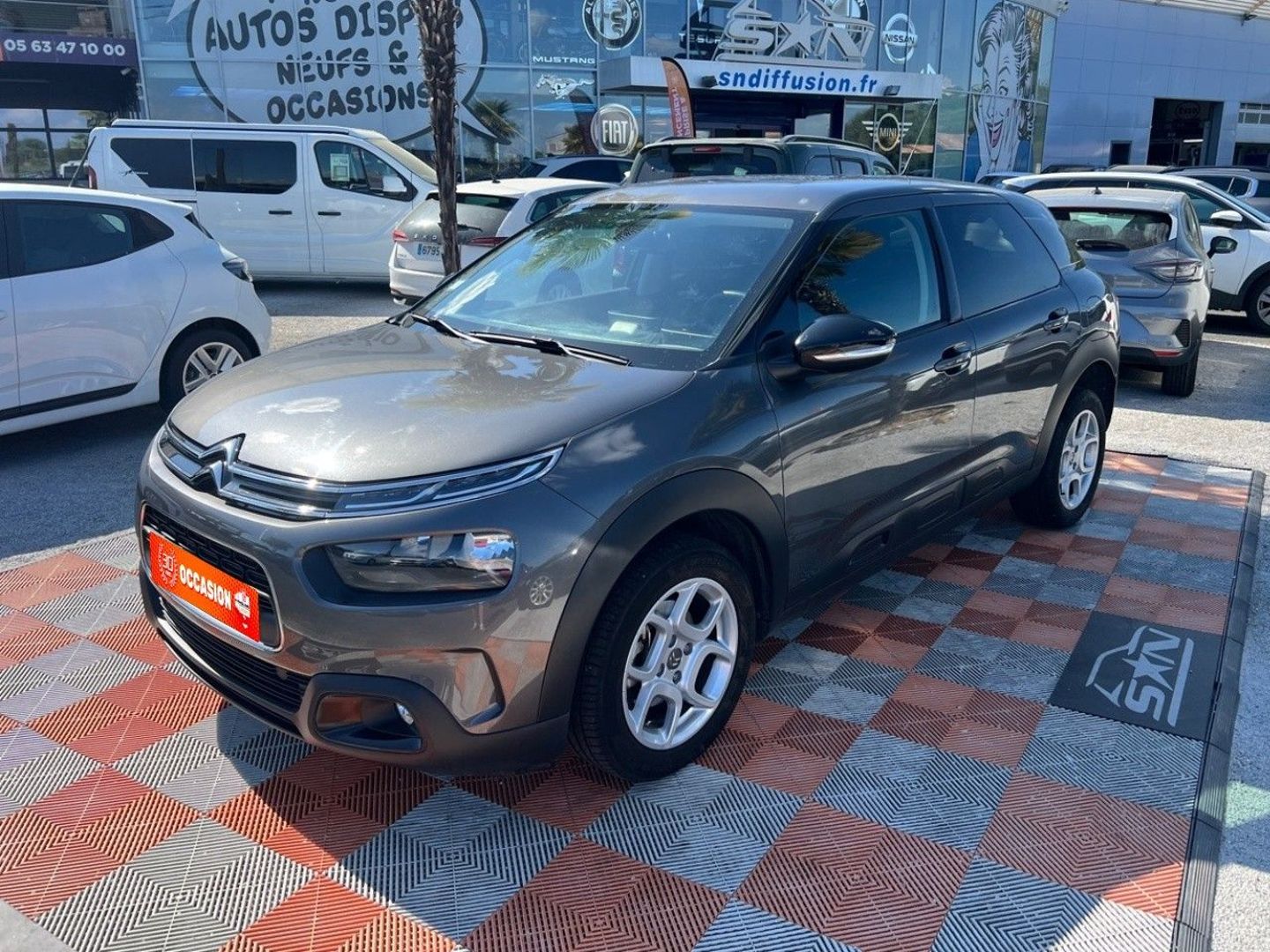 CITROEN C4 CACTUS - blueHDI 120 EAT6 SHINE camera