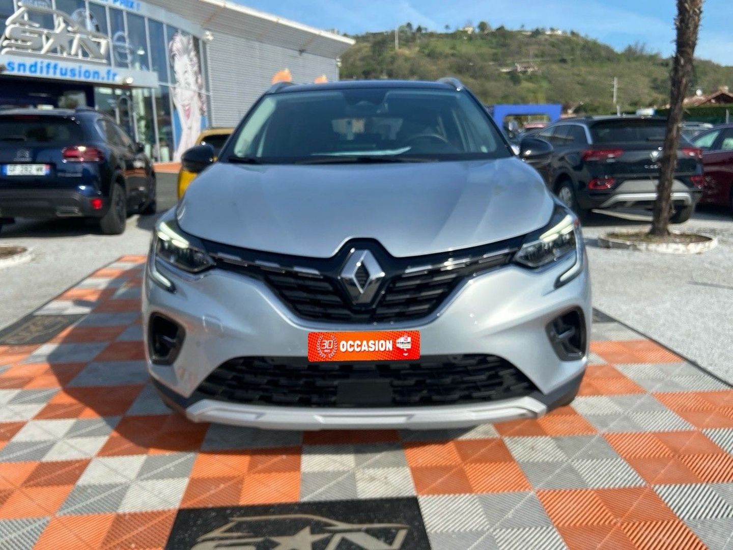 RENAULT CAPTUR TCe 90 BV6 TECHNO GPS 9.3" Caméra 360° Barres de Toit
