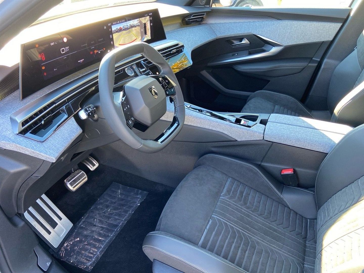 PEUGEOT 3008 - Hybrid 145 e-DCS6 GT Toit Alcantara Executive Pack 360° Vision & Drive Assist Plus