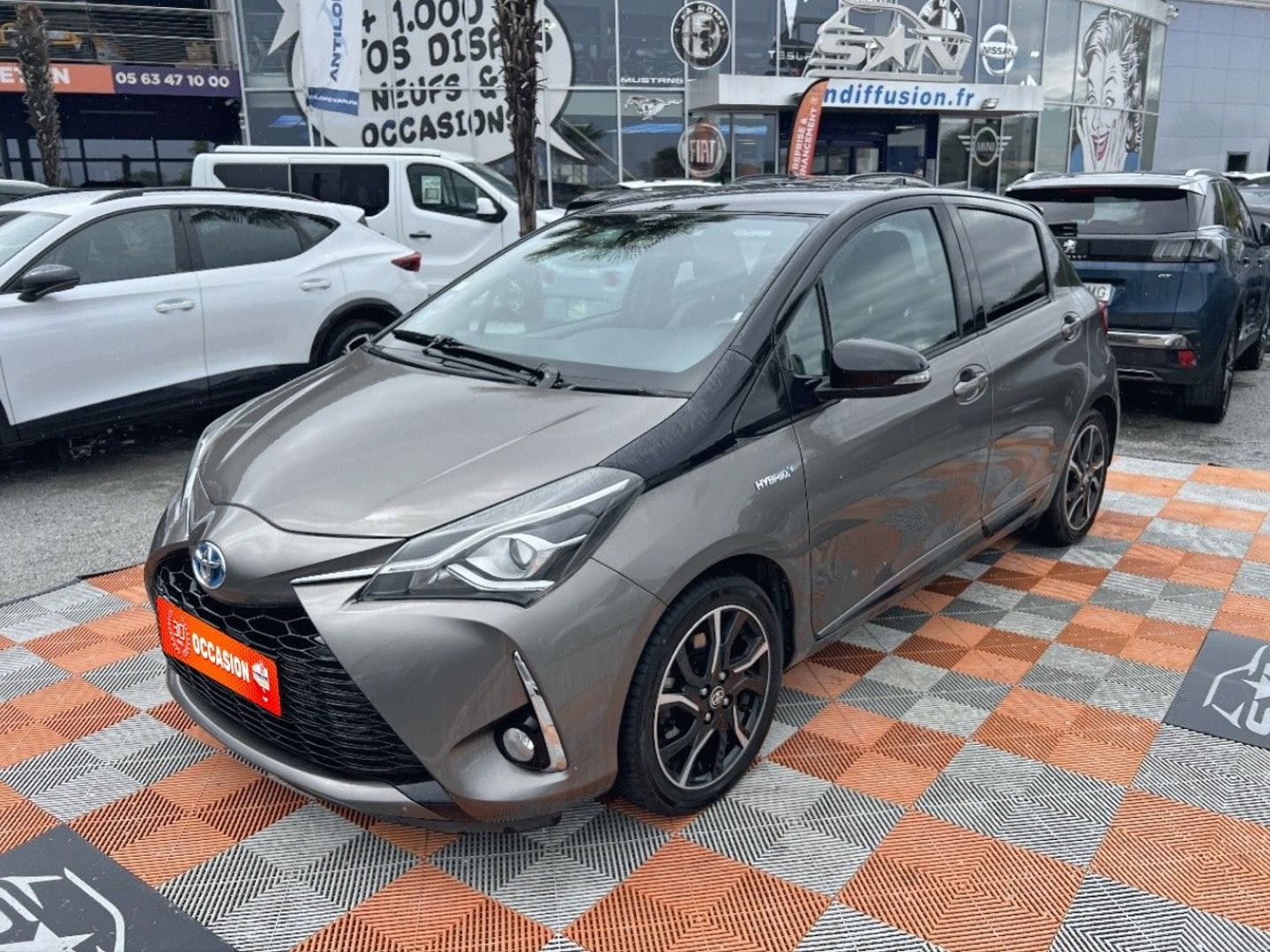 TOYOTA YARIS - 100 HYBRID COLLECTION