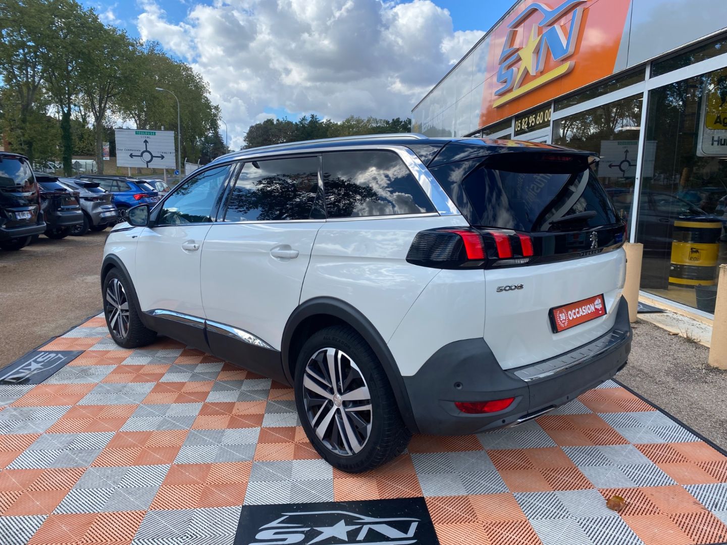 PEUGEOT 5008 - 2.0 BLUEHDI 180 EAT6 GT