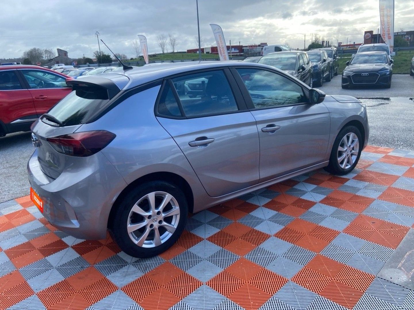 OPEL CORSA - 1.2 75 BUSINESS GPS Radar JA 16" Accoudoir