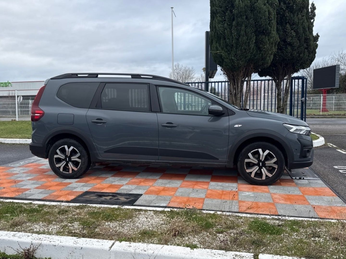 DACIA JOGGER - 1.0 TCe 110 BV6 EXPRESSION GPS Caméra JA 16" 7PL