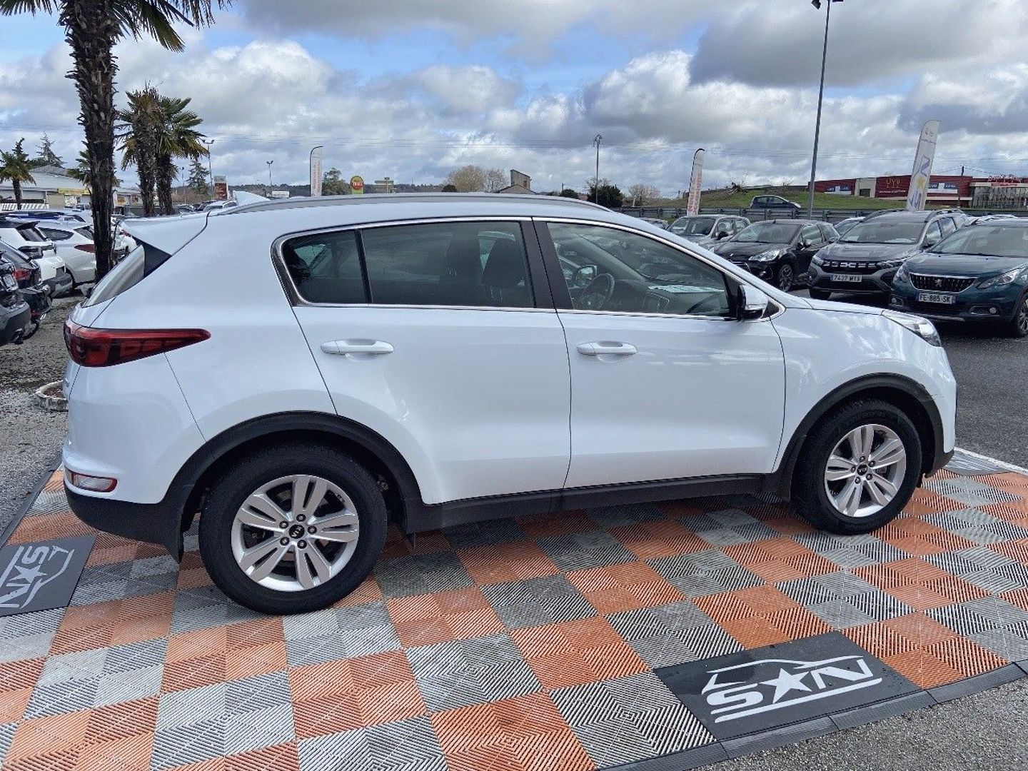KIA SPORTAGE - 1.7 CRDI 115 BV6 PACK NAVI 1 ère main