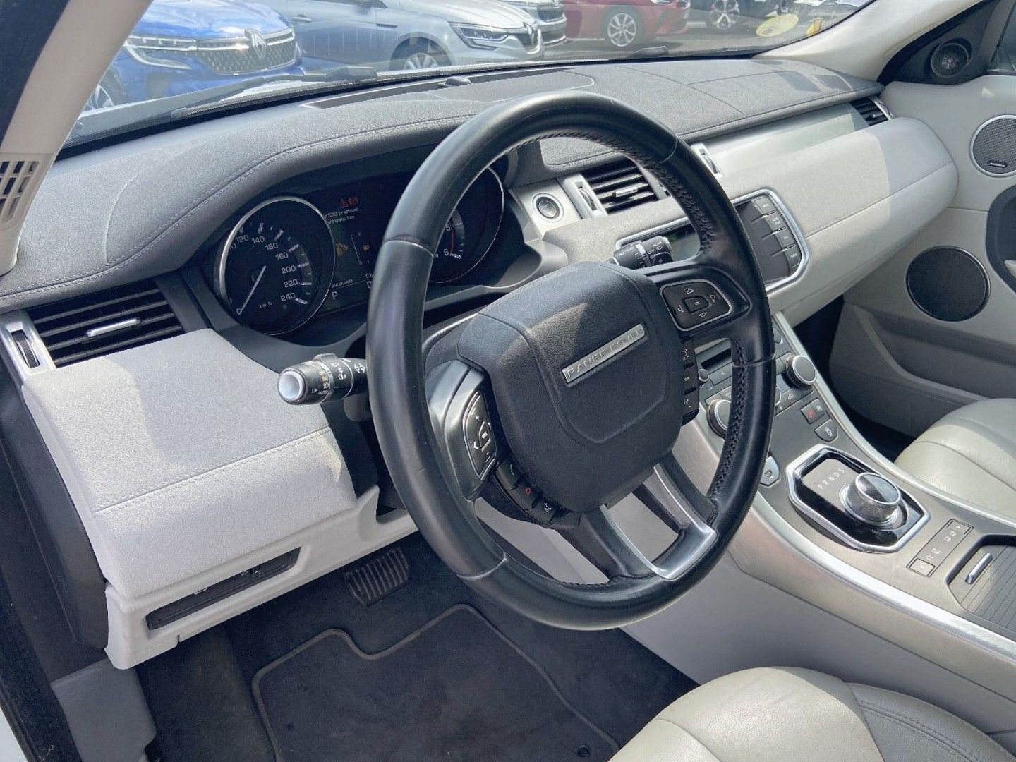 LAND ROVER RANGE ROVER EVOQUE - 2.2 TD4 150 BVA9 PACK TECH 4WD CUIR GPS TOIT XENON
