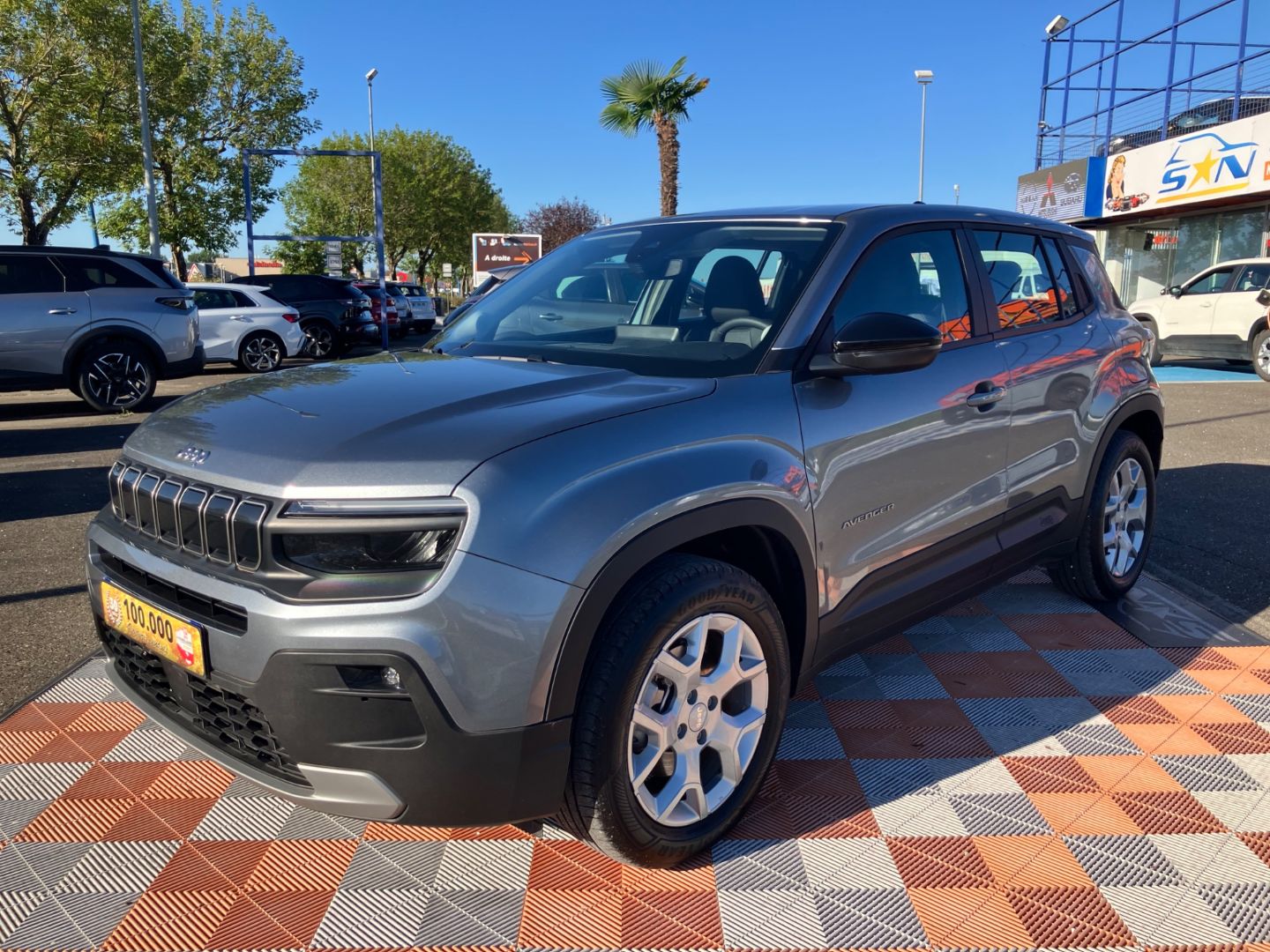 JEEP AVENGER - 156 ALTITUDE Batterie 54kw Caméra JA 17" Pompe à Chaleur