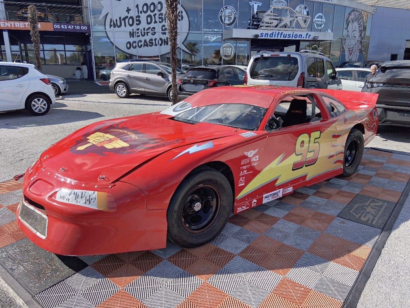 NASCAR NASCAR COVERING FLASH MCQUEEN