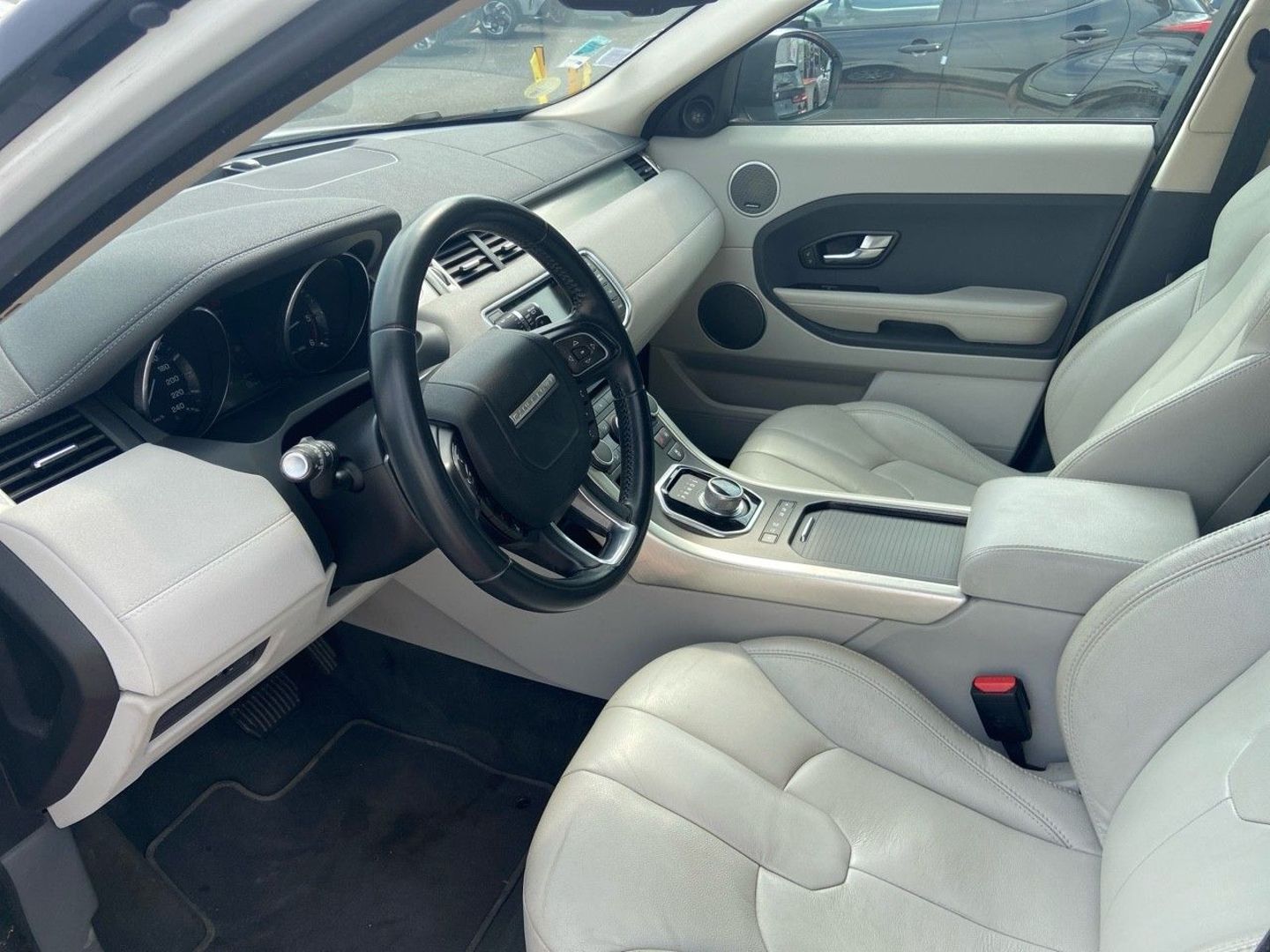 LAND ROVER RANGE ROVER EVOQUE - 2.2 TD4 150 BVA9 PACK TECH 4WD CUIR GPS TOIT XENON